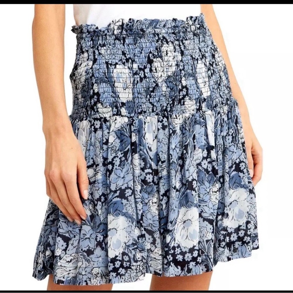GANNI Blue Floral Georgette
Smocked Pull on Lined Mini Skirt
Size 36 - Picture 1 of 11